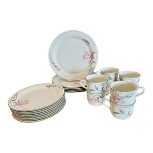 Lenox Iris on Grey 18 Pc Dinnerware Set 6 Dinner 6 Salad Plates 6 Cups USA